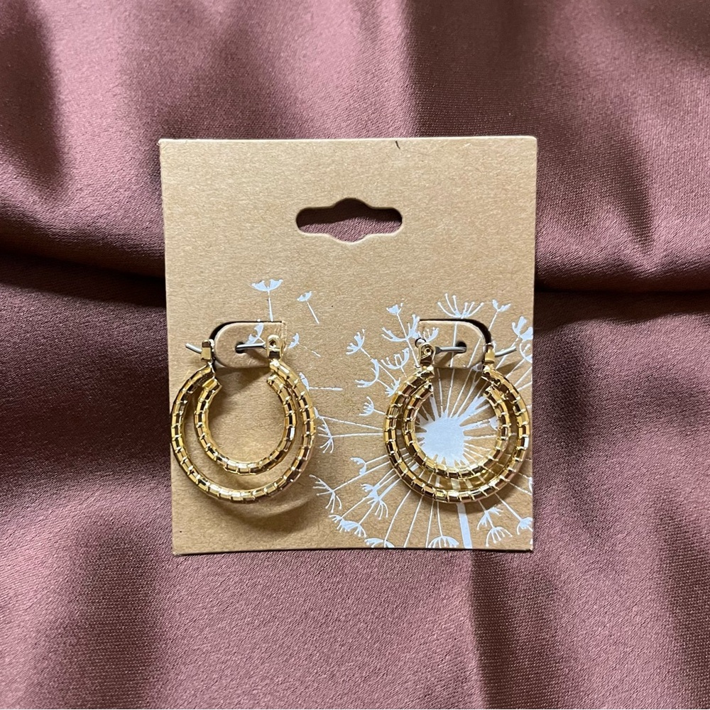 Cracker Barrel Gold Double Hoop Earrings